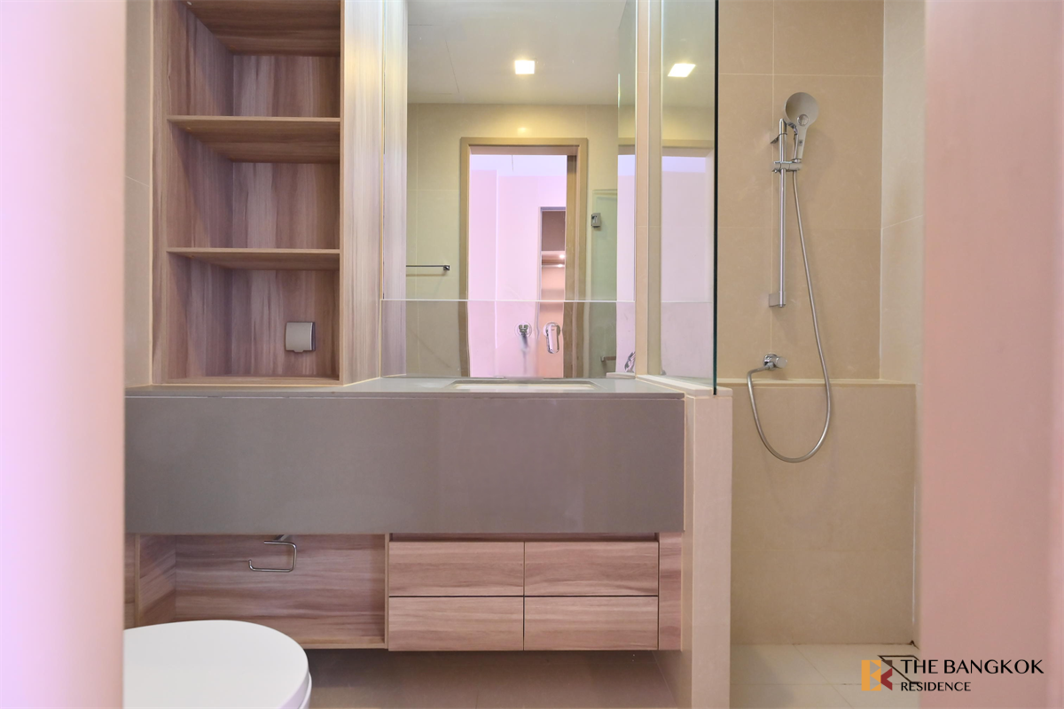 picture The Esse Asoke Condo Near MRT to Save More Time - 9/10