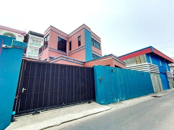 รูป ให้เช่าโฮมออฟฟิศ3ชั้นใกล้เซ็นทรัล พระราม 2  ขนาด350ตรม 5 ห้องนอน3 ห้องน้ำ 1 ห้องครัว 1 ห้องนั่งเล่น - รูปที่ 1/8