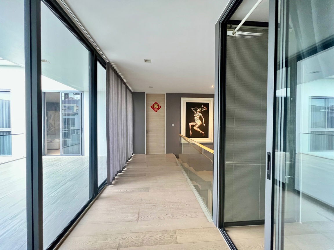 รูป ให้เช่าบ้านเดี่ยว 3 ชั้น สไตล์ Pool Villa โครงการ The Honor บ้านหรูหลังใหญ่ สระว่ายน้ำส่วนตัว ทำเลเลียบด่วน เอกมัย–รามอินทรา เลี้ยงสัตว์ได้ - รูปที่ 37/46