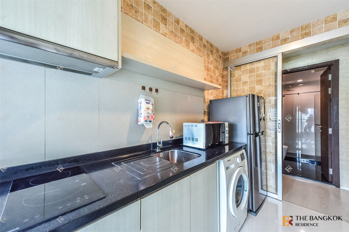 picture RHYTHM Sathorn-Narathiwas  Location Near Employment, Surrounded by Lifestyles - 9/10