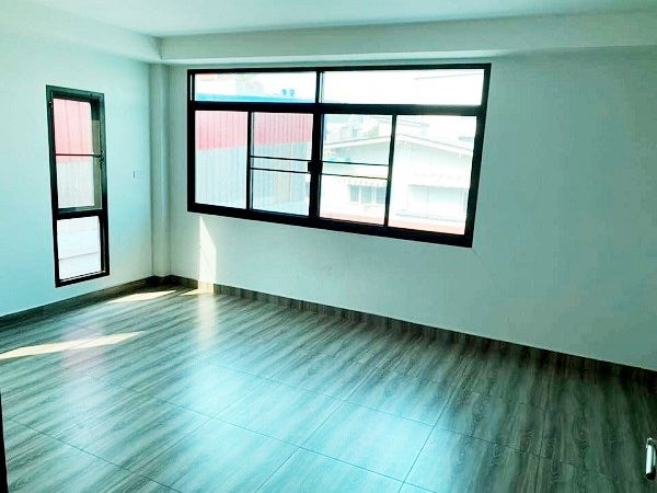 รูป ให้เช่าโฮมออฟฟิศ3ชั้นใกล้เซ็นทรัล พระราม 2  ขนาด350ตรม 5 ห้องนอน3 ห้องน้ำ 1 ห้องครัว 1 ห้องนั่งเล่น - รูปที่ 8/8