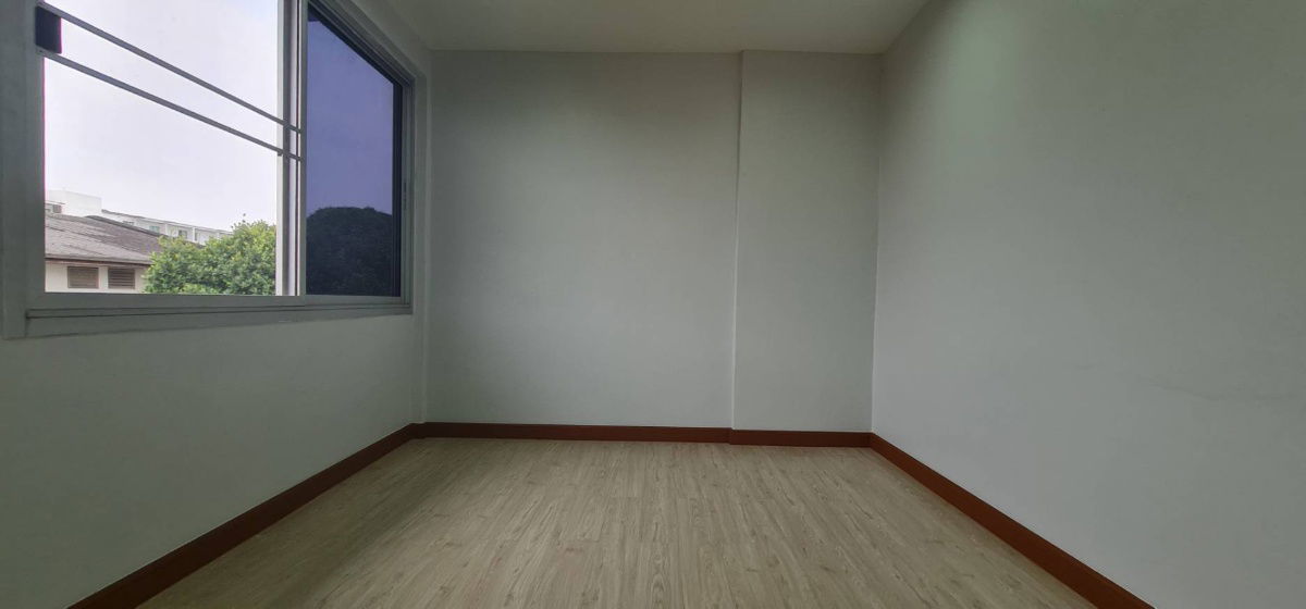 รูป ขายบ้านทาวน์เฮ้าส์ 2 ชั้น รีโนเวทใหม่สไตล์มินิมอล ทำเลรามคำแหง 106 - รูปที่ 16/20