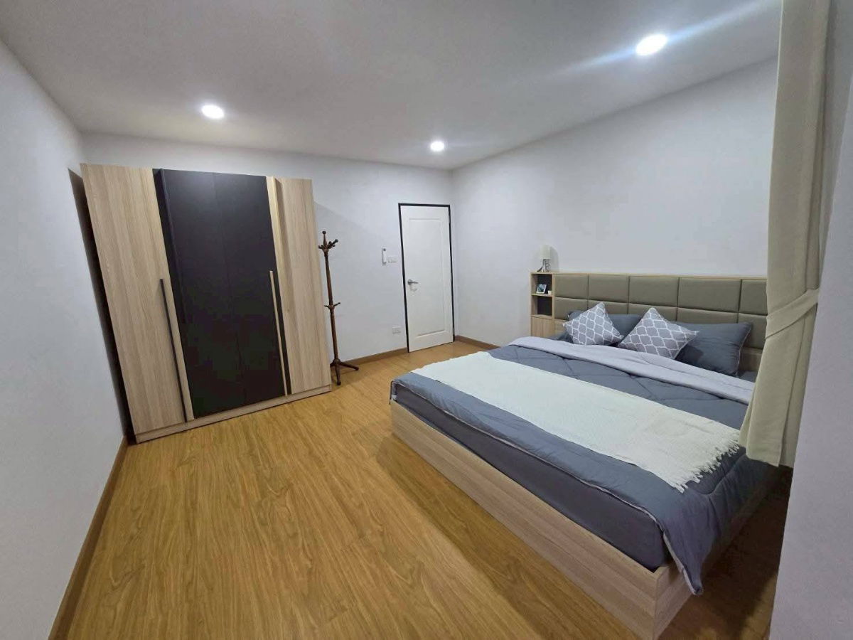 picture Two-story townhouse for rent with 4 bedrooms,2 toilets and 1 kitchen.  - 10/19