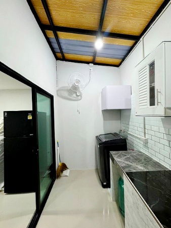 รูป ให้เช่าทาวเฮ้าส์ใกล้ MRTห้วยขวาง 3ห้องนอน  2ห้องน้ำเฟอร์นิเจอร์ครบทุกห้องห้องครัว  โซฟา เตาดูดควัน โต๊ะทานอาหาร  ตู้เย็น เตียงนอน - รูปที่ 6/6