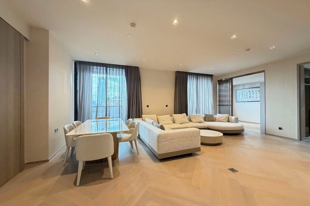 picture For Sale ! Luxury condo, high floor22+ Modern style, There is a bathtub!! ðĨ Code C20251000074...The Reserve Sathorn, 4 bed, 4 bath, Special Deal!! - 3/7