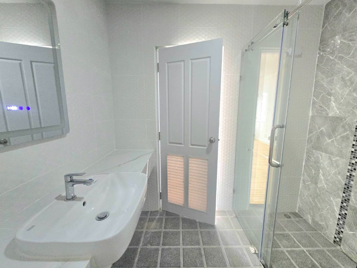 รูป Home Office แต่งใหม่ ม.อาร์เค บิซ เซ็นเตอร์ มอเตอร์เวย์–แอร์พอร์ตลิงค์ RK Biz Center Motorway–Airport link ทำเลดี ค้าขายได้ ติดถนนใหญ่ - รูปที่ 39/48