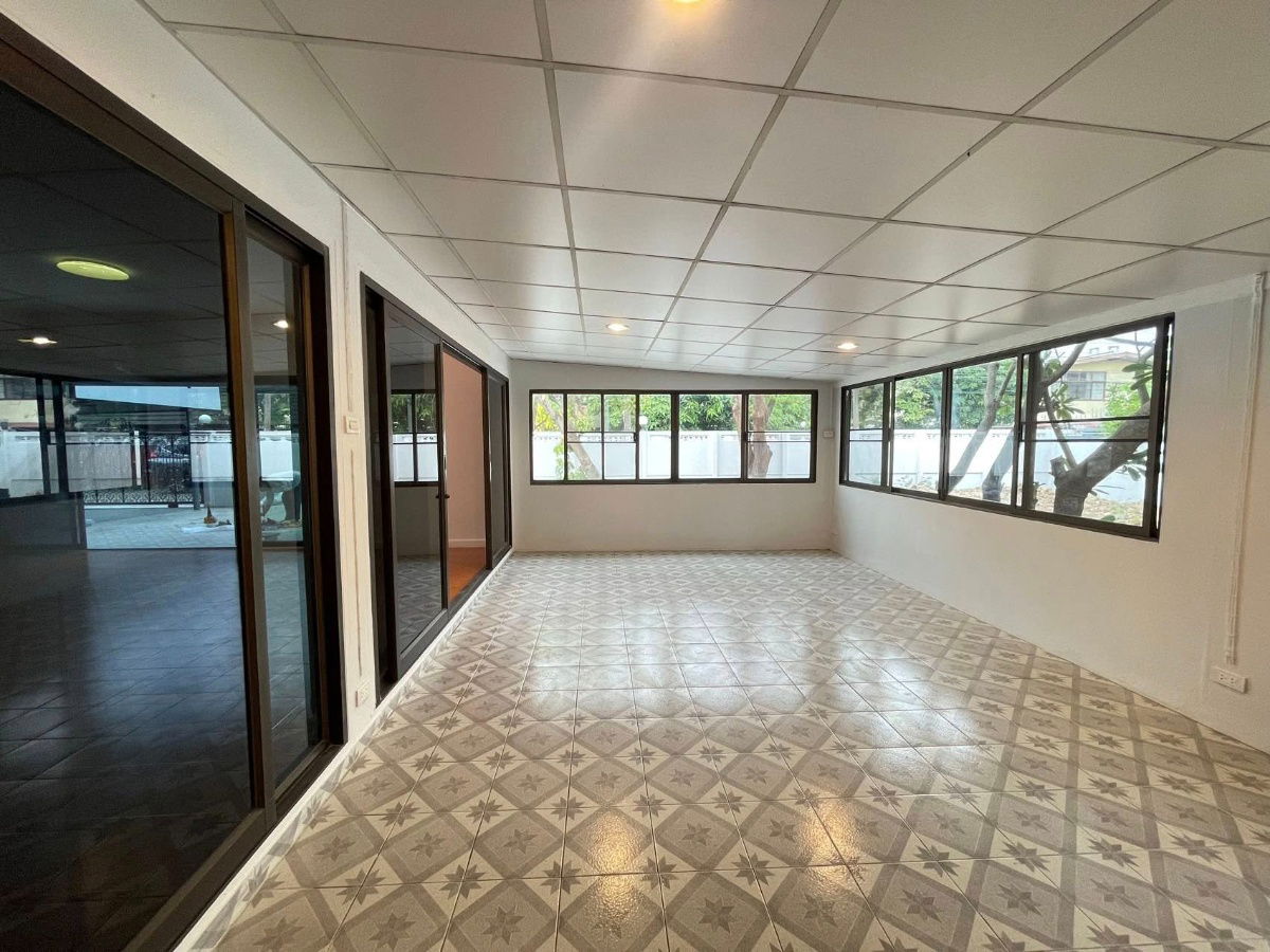 picture WS5221 [Rent] Single house Ratchadaphisek 19 💰 Rent 100,000 baht/month 📍 MRT Ratchadaphisek - 5/20