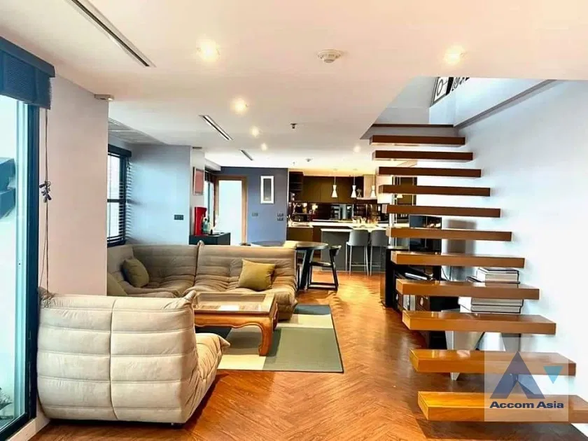 รูป 🔼🔽 AccomA 📩 Stylish condominium with wood stairs and city charm (AA37442) - รูปที่ 1/10