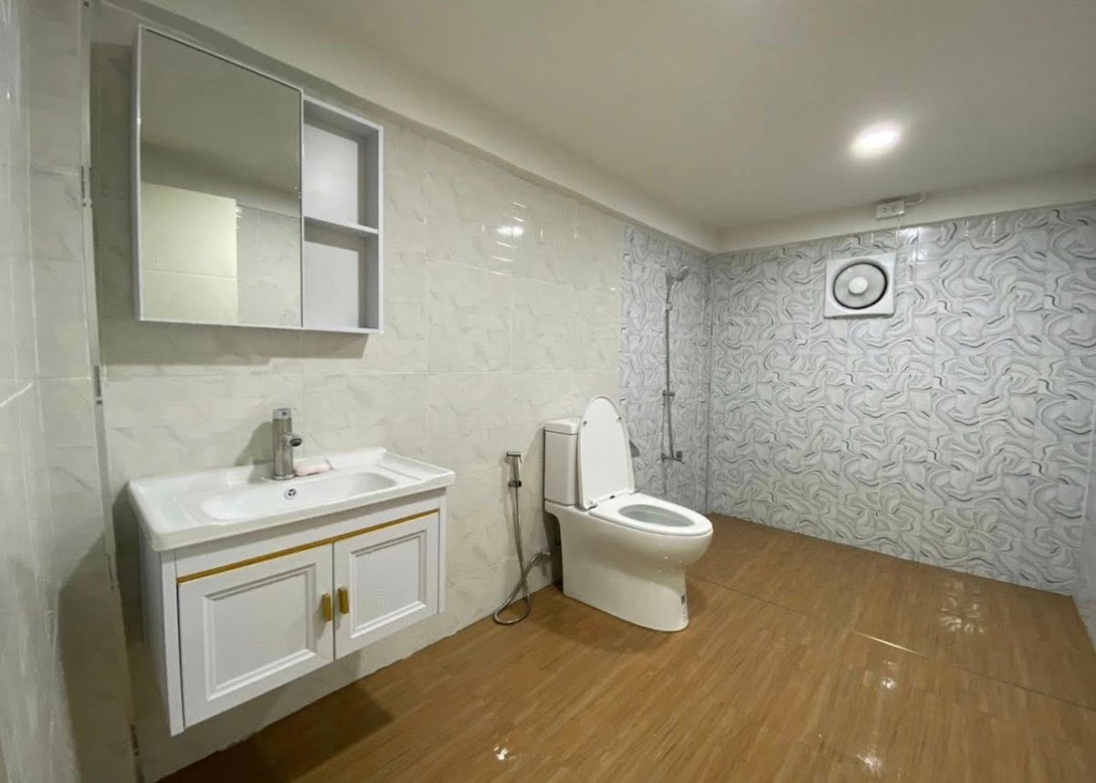 รูป 💥CP-9247💥ให้เช่า บ้านเดี่ยวใหม่ติดถนนหลักลาซาล (สุขุมวิท 105) 👉แอดไลน์ @mastercondo - รูปที่ 6/11