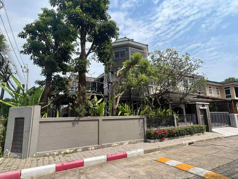 บ้านเดี่ยวให้เช่า : ให้ เช่า บ้านหรูทำเลดี 4 นอน 4 น้ำ หมู่บ้าน Golden Nakara อ่อนนุช 65- พระราม 9-มอเตอร์เวย์ 114 ตรว 2 ชั้น