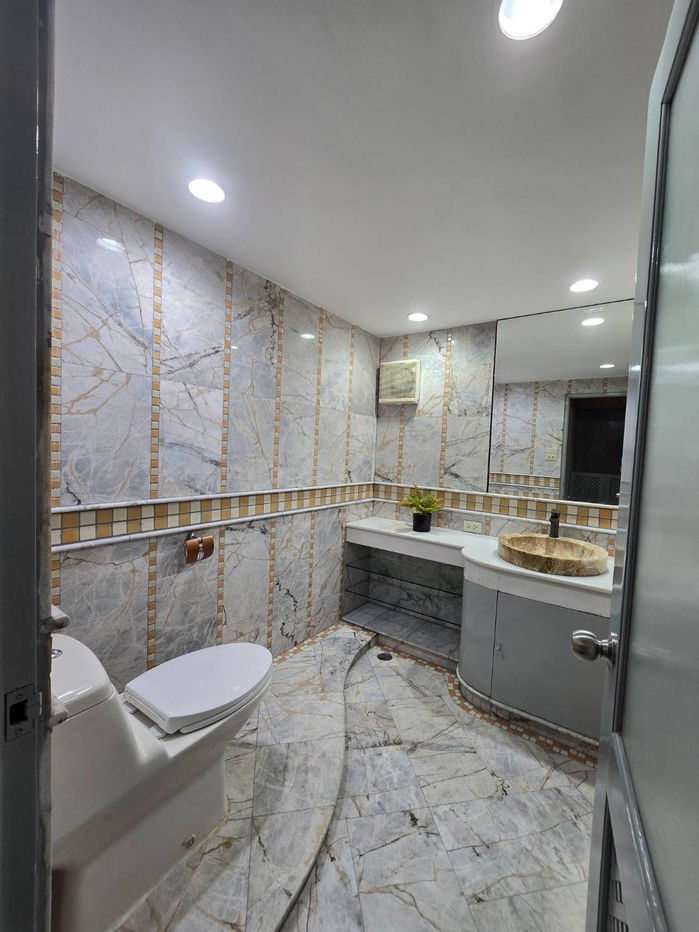 picture Luxury Condo for Rent – Prime Chidlom Location Spacious 245 sq.m. | 2 Bedrooms | 3 Bathrooms | THB 120,000/month - 15/22