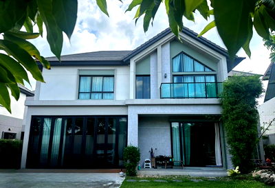 เช่าบ้านเดี่ยว นนทบุรี : ให้เช่า บางกอก บูเลอวาร์ด พระราม 5 แปลงใหญ่ที่สุดหลังหัวมุมพื้นที่สวนกว้าง มีเฟอร์และเครื่องใช้ไฟฟ้า บ้านพร้อมอยู่ค่ะ✨🌿