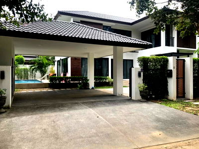 Houses for rent Chiang Mai : 2-storey house for rent, 4 rooms, 60,000 baht per month, San Phak Wan Subdistrict, Hang Dong District