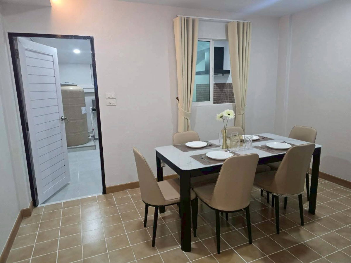 picture Two-story townhouse for rent with 4 bedrooms,2 toilets and 1 kitchen.  - 5/19