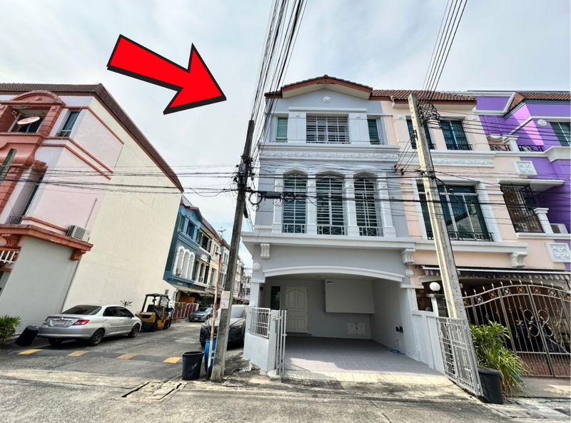 Townhouses for sale : Baan Klang Muang British Town Srinakarin 20.5 sq.wa ready to move in