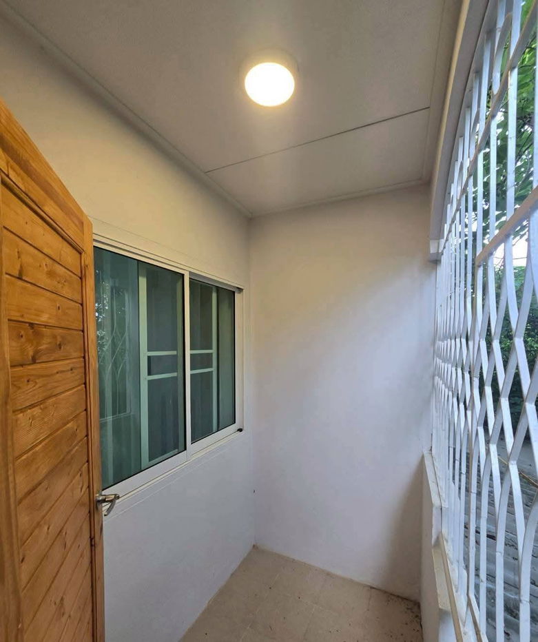 picture Two-story townhouse for rent with 4 bedrooms,2 toilets and 1 kitchen.  - 16/19