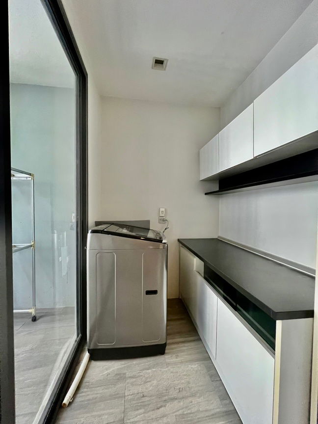 รูป ให้เช่าบ้านเดี่ยว 3 ชั้น สไตล์ Pool Villa โครงการ The Honor บ้านหรูหลังใหญ่ สระว่ายน้ำส่วนตัว ทำเลเลียบด่วน เอกมัย–รามอินทรา เลี้ยงสัตว์ได้ - รูปที่ 29/46