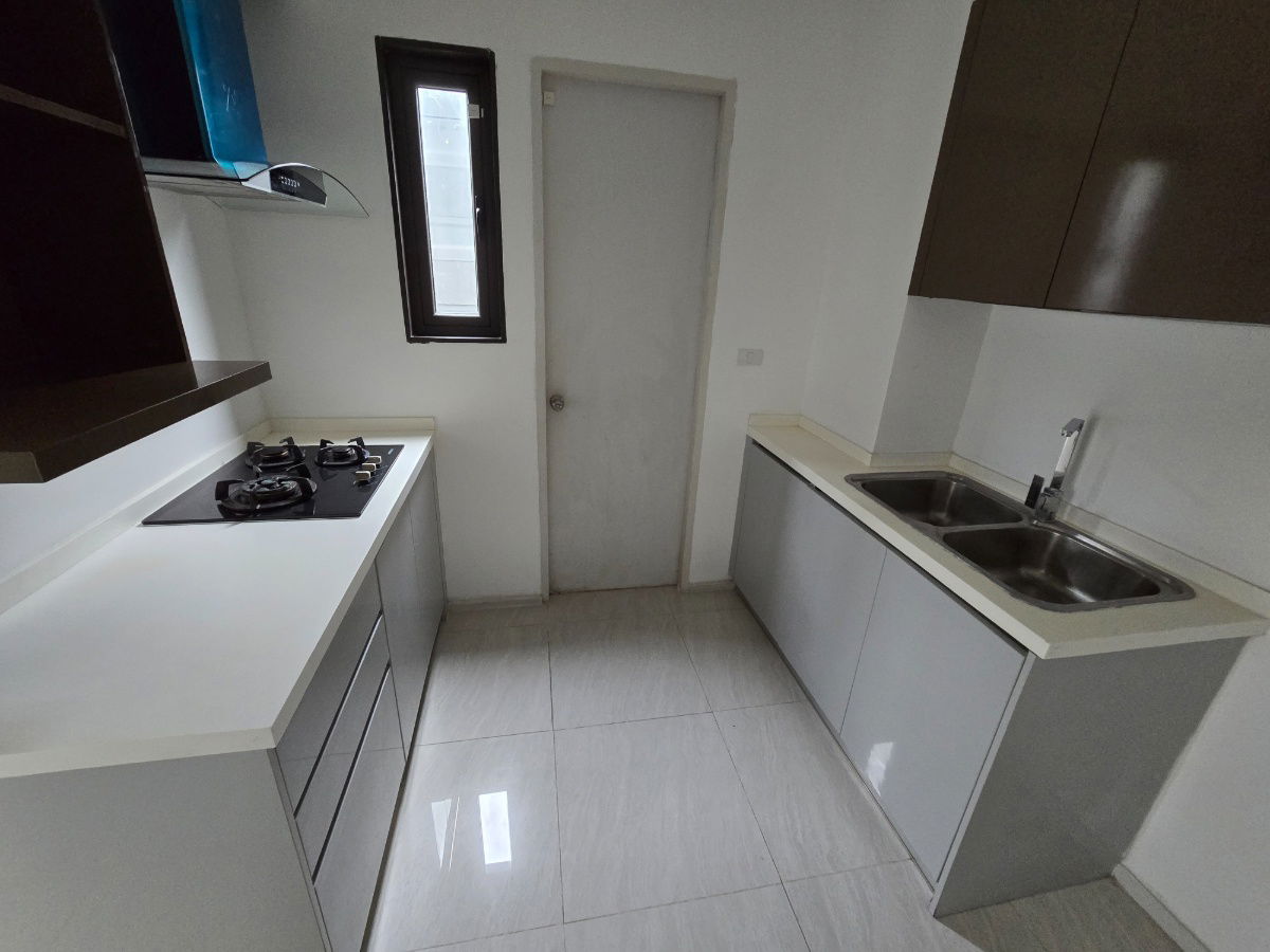 picture Estara Haven Pattanakan 20, near BTS On Nut, near an international school, near Big c, semi-detached house, empty house for rent 50k - 4/16