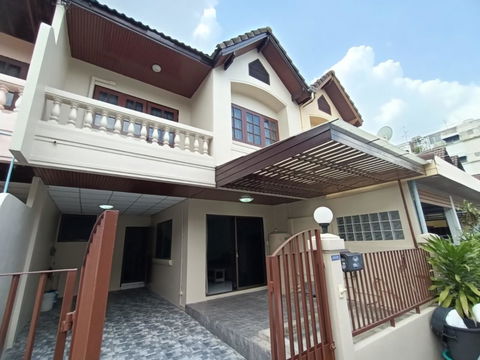 ให้เช่า ทาวน์โฮม 2 ชั้น 4 ห้องนอน 2 ห้องน้ำ หมู่บ้านสายลม แจ้งวัฒนะ