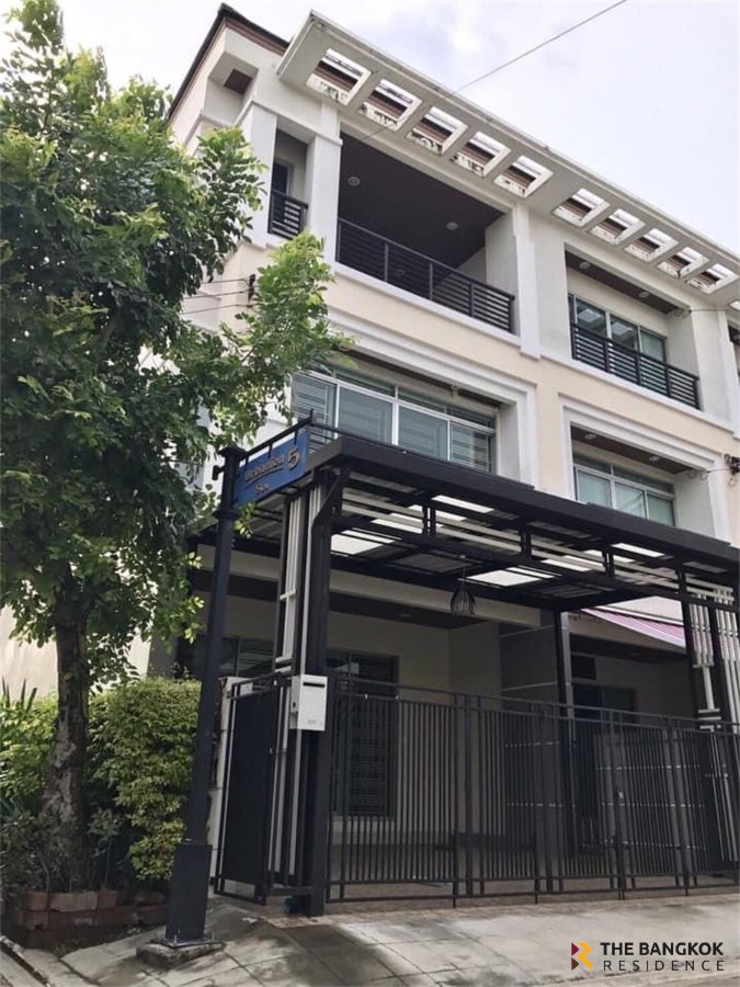 ขายทาวน์โฮม : 🏠 ทาวน์โฮม 3 ชั้น Baan Klang Muang Sathorn-Taksin 1 ใจกลางย่านสาทร–ตากสิน ใกล้ BTS วุฒากาศ