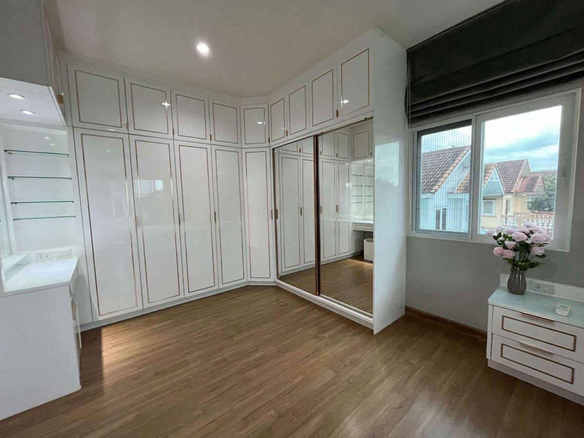 picture GH01293 - Grandio Ramintra - Wongwaen - 10/10