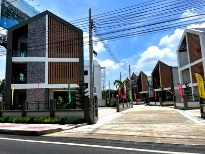 สำนักงาน โรงเรียนนานาชาติสิงคโปร์นนทบุรี (เอสไอเอสบี วิทยาเขตนนทบุรี) : ขาย Home Office (ชัยพฤกษ์) 2 และ 3 ชั้นพร้อมที่ดิน ทำเลดี เดินทางสะดวก ใกล้สถานีรถไฟฟ้า MRT แยกปากเกร็ด