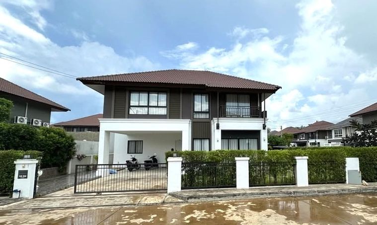 ให้เช่าบ้านเดี่ยวสองชั้น 4 ห้องนอน 4 ห้องน้ำ 1 ห้องครัว 2 ที่จอดรถ