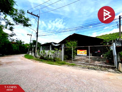 Land for sale Si Racha Chonburi : Land with buildings for sale in Si Racha Chonburi Land area 1 ngan 27.0 square wah