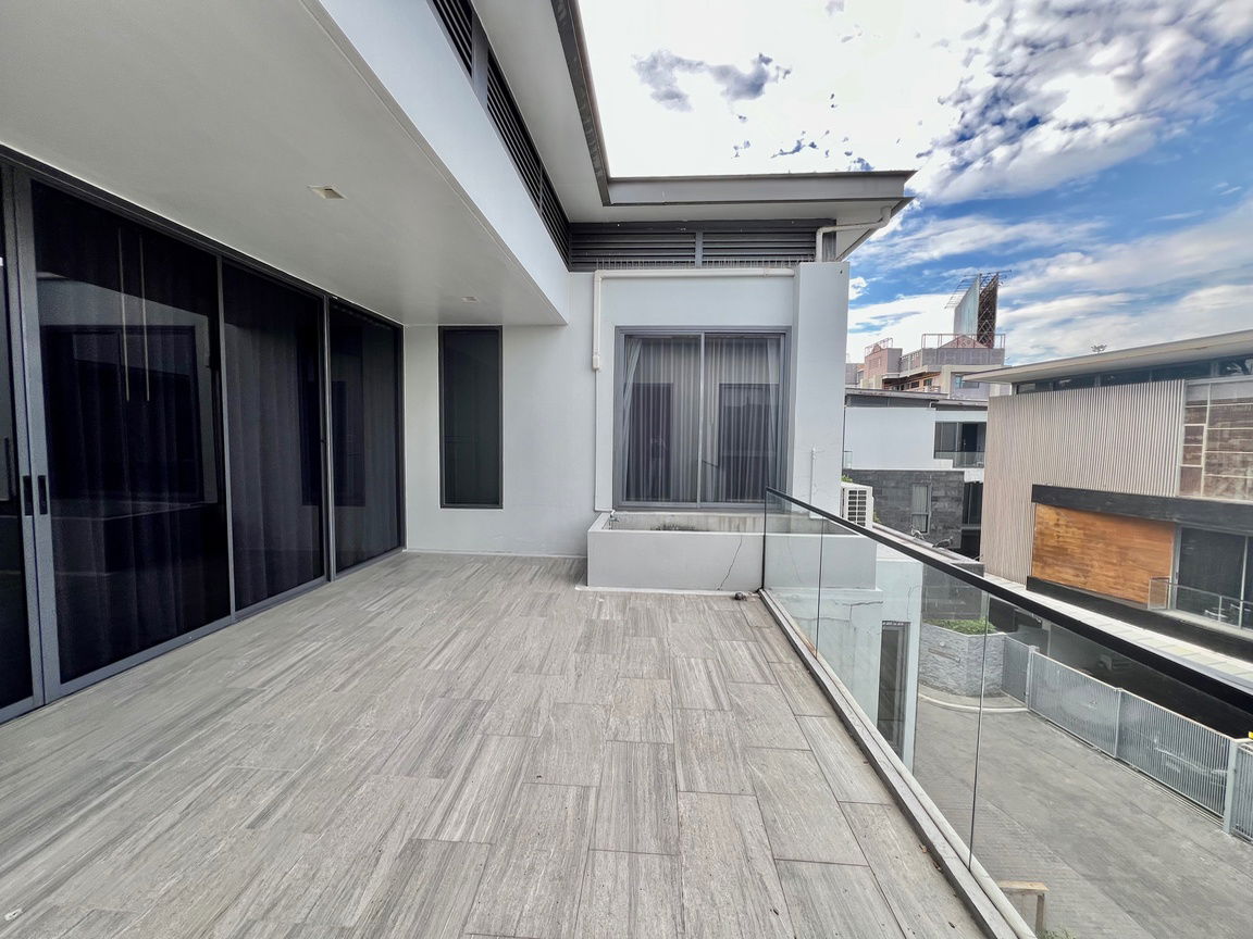 รูป ให้เช่าบ้านเดี่ยว 3 ชั้น สไตล์ Pool Villa โครงการ The Honor บ้านหรูหลังใหญ่ สระว่ายน้ำส่วนตัว ทำเลเลียบด่วน เอกมัย–รามอินทรา เลี้ยงสัตว์ได้ - รูปที่ 31/46