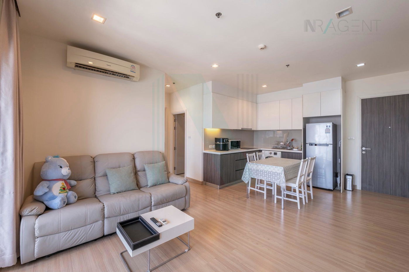 picture ð For Rent Condo URBANO ABSOLUTE SATHON - TAKSIN Building 1, Floor 21,2 bed room, Room size 74 sqm - 6/8