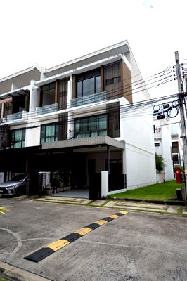 เช่าทาวน์โฮม ถนนรามอินทรา : ให้เช่าทาวน์โฮม 3 ชั้น โครงการ The Terrace รามอินทรา 65 เฟอร์ครบ พร้อมเข้าอยู่ ทำเลดี ใกล้ MRT สายสีชมพู และทางด่วนเอกมัย-รามอินทรา