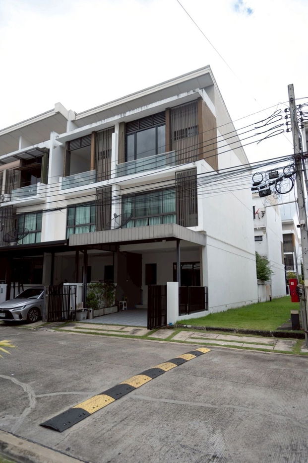 รูป ให้เช่าทาวน์โฮม 3 ชั้น โครงการ The Terrace รามอินทรา 65 เฟอร์ครบ พร้อมเข้าอยู่ ทำเลดี ใกล้ MRT สายสีชมพู และทางด่วนเอกมัย-รามอินทรา - รูปที่ 1/15