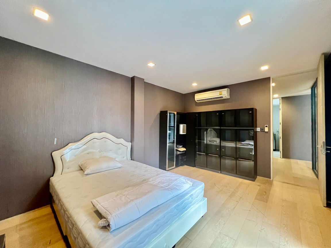 รูป ให้เช่าบ้านเดี่ยว 3 ชั้น สไตล์ Pool Villa โครงการ The Honor บ้านหรูหลังใหญ่ สระว่ายน้ำส่วนตัว ทำเลเลียบด่วน เอกมัย–รามอินทรา เลี้ยงสัตว์ได้ - รูปที่ 27/46