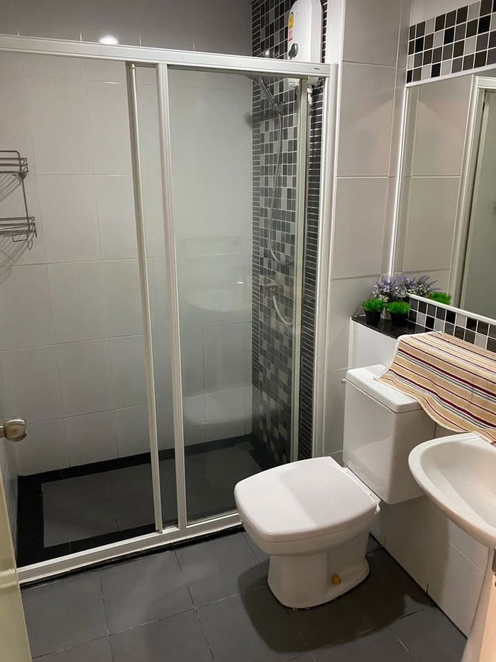 รูป ให้เช่า รีเจ้นท์ โฮม 10 แจ้งวัฒนะ มีเฟอร์นิเจอร์+เครื่องใช้ไฟฟ้าครบ - รูปที่ 2/6