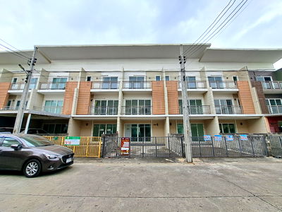 ทาวน์โฮม ถนนประดิษฐ์มนูธรรม : AI 0144 : บ้านอยู่เย็น ดีลักซ์ ทาวน์