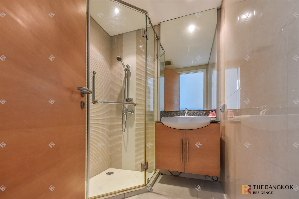 picture Fullerton near BTS Ekkamai Hurry, big discount is ending! - 5/10