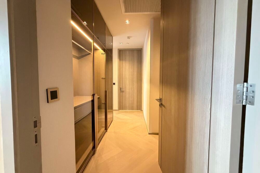 picture For Sale ! Luxury condo, high floor22+ Modern style, There is a bathtub!! ðĨ Code C20251000074...The Reserve Sathorn, 4 bed, 4 bath, Special Deal!! - 7/7