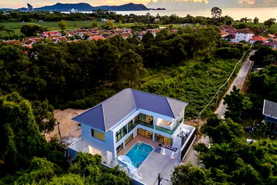 Houses for rent Sattahip Chonburi : Luxury modern pool villa for rent Business-friendly