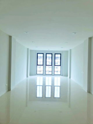 รูป MRT ศรีนุช 1.32 กม. โชว์รูม คลีนิค ให้เช่าอาคารพาณิชย์ 4.5 ชั้นใหม่ 18 ตร.วา. 300 ตร.ม. 3 นอน 4 น้ำ ธัญญะ ช็อปปิ้ง พาร์ค 1.6 กม. - รูปที่ 5/8