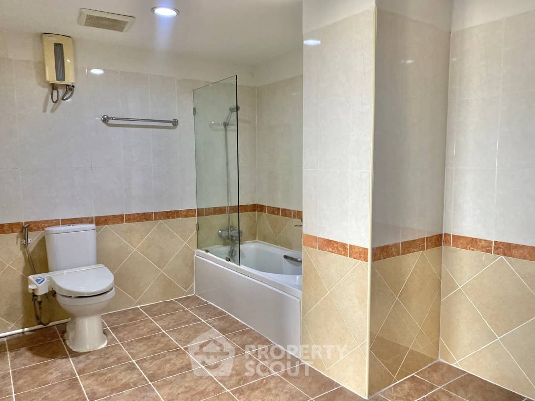 รูป คอนโด 2-ห้องนอน ที่ เดอะวอเตอร์ฟอร์ด ไดมอน ทาวเวอร์ สุขุมวิท ใกล้ BTS พร้อมพงษ์ (ID 1332373) - รูปที่ 10/18