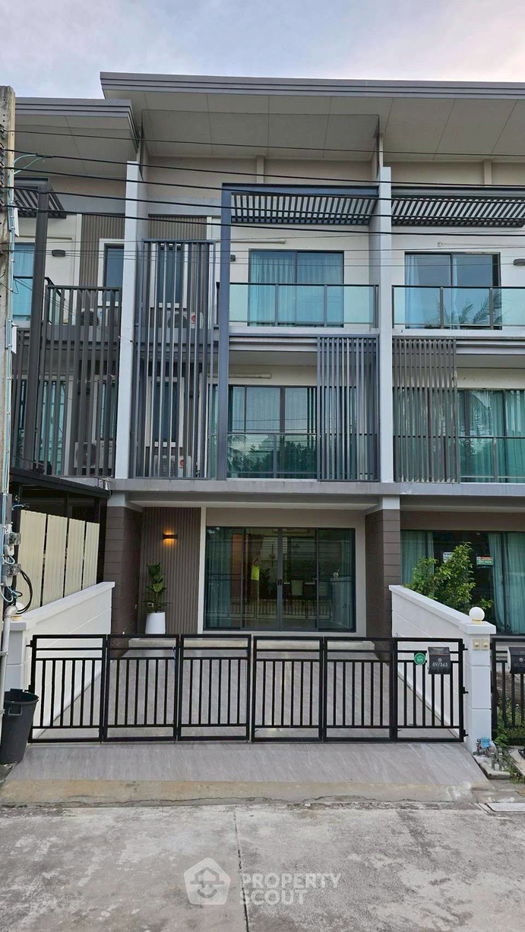 รูป ทาวน์เฮาท์ 3-ห้องนอน ที่ ทาวน์ อเวนิว เมิร์จ รัตนาธิเบศร์ ใกล้ MRT สามแยกบางใหญ่ (ID 2376108) - รูปที่ 1/14