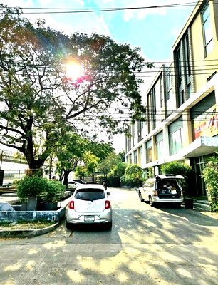 เช่าทาวน์โฮม ถนนปัญญาอินทรา : ให้เช่า ทาวน์โฮม/โฮมออฟฟิศ 3.5ชั้น แปลงมุม 30.3ตรว.สไตล์โมเดิร์นลอฟท์ อยู่ถนนรามอินทรา64 ใกล้แฟชั่นไอส์แลนด์