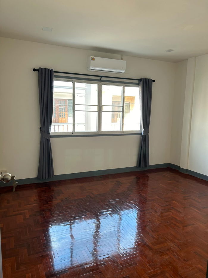 picture Two-storey townhouse for rent  with  2 bedrooms   and 2 toilets. - 9/17