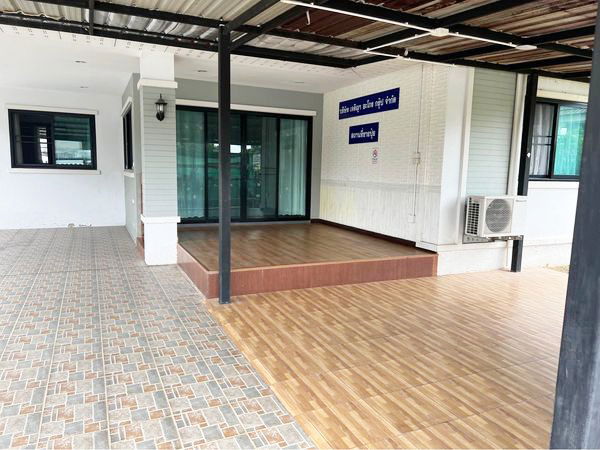 picture Single storey house for rent with 3 bedrooms,2 toilets and 1 kitchen.  - 2/10