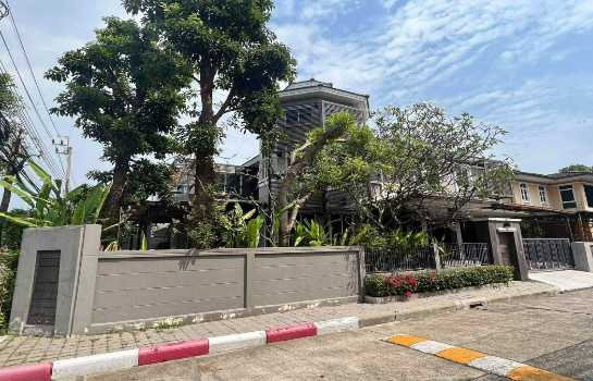 ขายบ้านเดี่ยว : ขาย บ้านหรูทำเลดี 4 นอน 4 น้ำ หมู่บ้าน Golden Nakara อ่อนนุช 65- พระราม 9-มอเตอร์เวย์ 114 ตรว 2 ชั้น