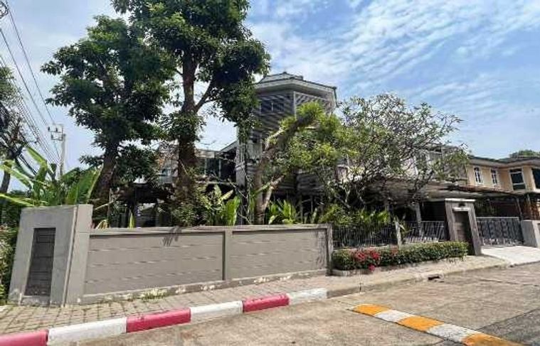 ขาย บ้านหรูทำเลดี 4 นอน 4 น้ำ หมู่บ้าน Golden Nakara อ่อนนุช 65- พระราม 9-มอเตอร์เวย์ 114 ตรว 2 ชั้น