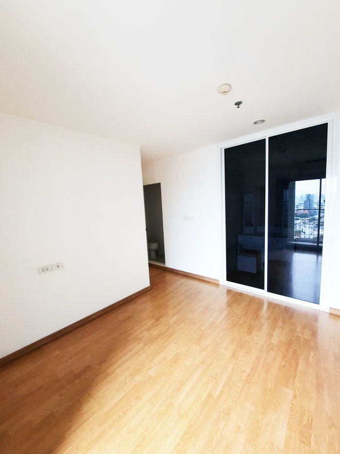 picture Room for Rent 19,000 per month (contact 1 year)  - 4/10