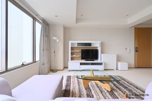 The Emporio Place ðŦ High-Floor Unit with Good View ð Near BTS Phrom Phong