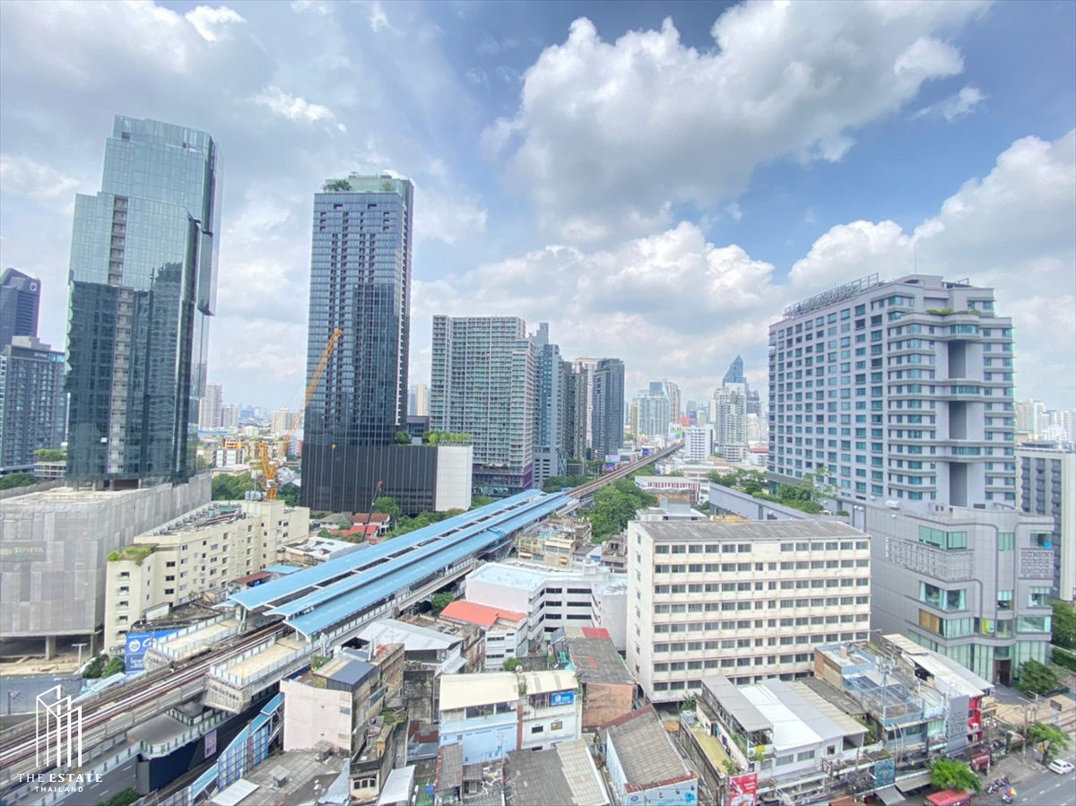 picture For rent The Strand Thonglor, unobstructed view of Thonglor BTS station. Airy and relaxing, even in the heart of the city. @70,000 Baht - 3/11