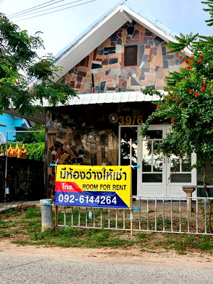 บ้านเดี่ยวให้เช่า : ให้เช่าบ้าน ทำเลค้าขาย ติดถนนคอนกรีต (ทางไปบ้านเพ) พิกัด บ้านช่น ระยอง